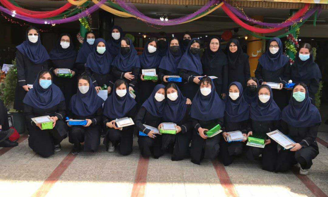 مراسم تقدیر از دانش آموزان برتر در زمینه های آموزشی، فرهنگی، پژوهشی و المپیاد در مسابقات و جشنواره های دانش آموزی
